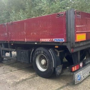 foto 6x2 DAF 6.5m with crane+ 18t trailer